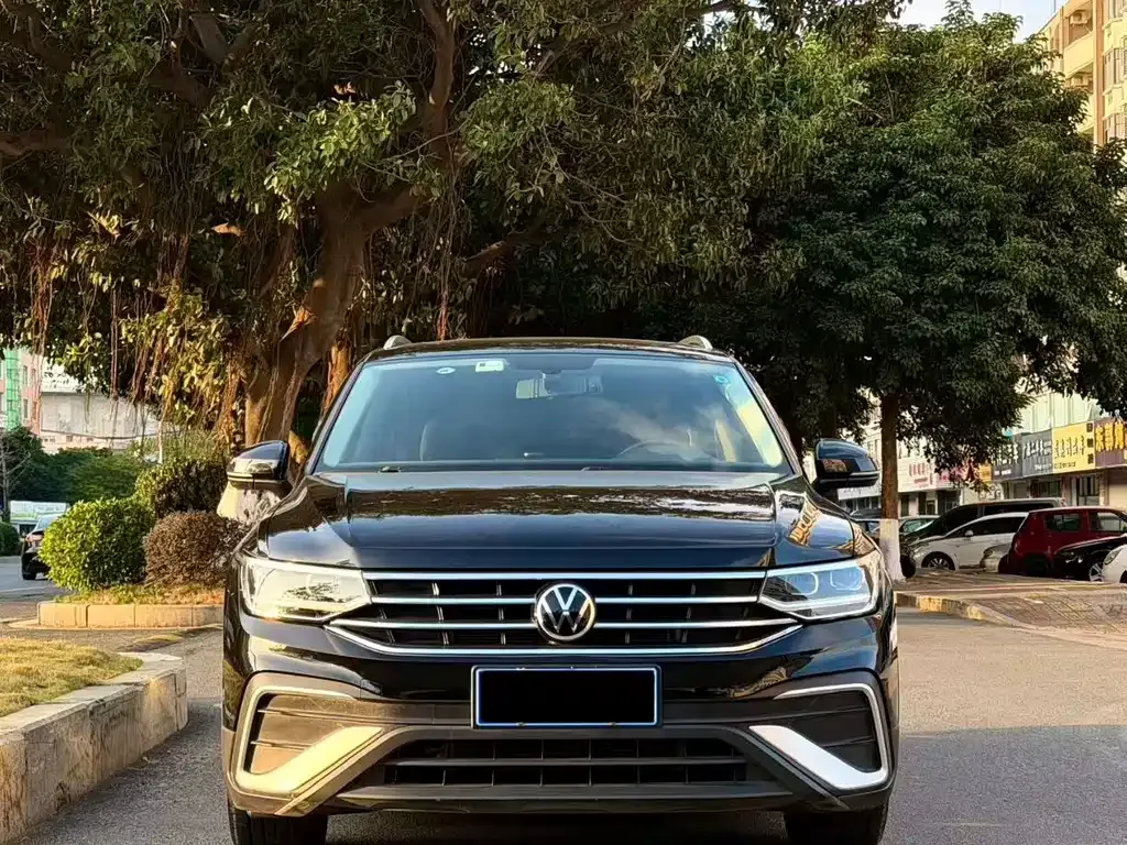 Volkswagen Tiguan L — фото 8