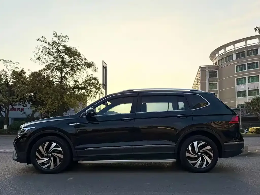 Volkswagen Tiguan L — фото 4