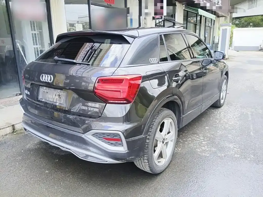 Audi Q2L — фото 8