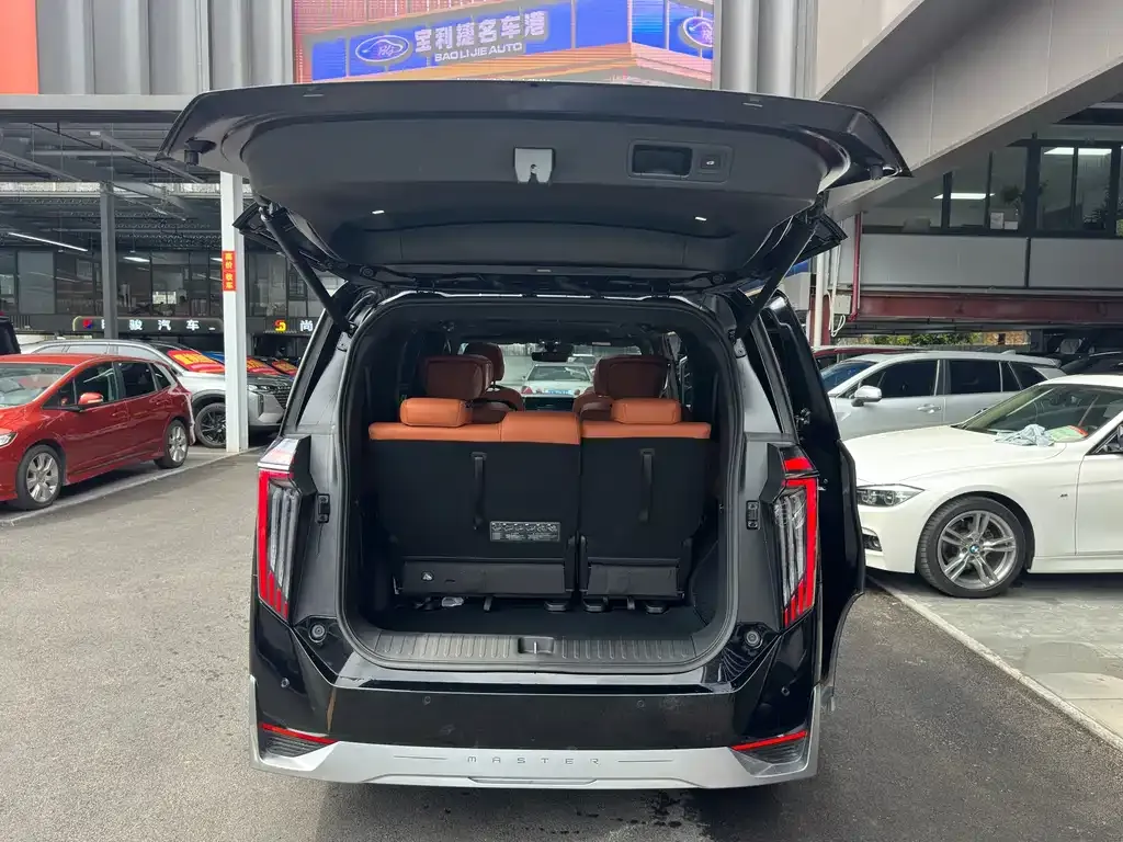 GAC Motor Trumpchi M8 — фото 8