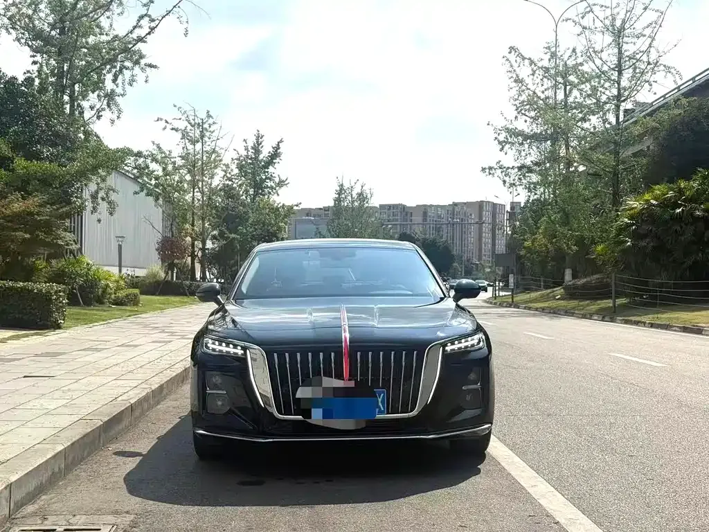 Hongqi H5 — фото 1