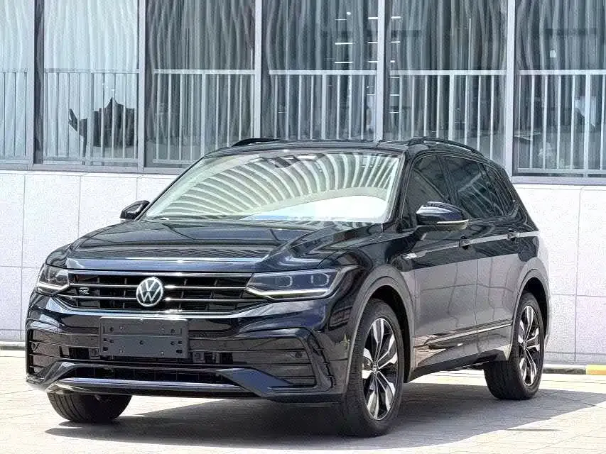 Volkswagen Tiguan L — фото 1