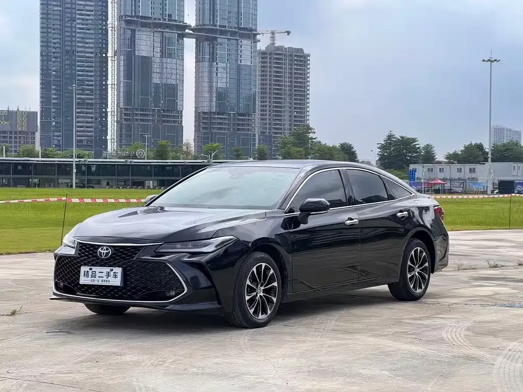 Toyota Avalon — фото 1