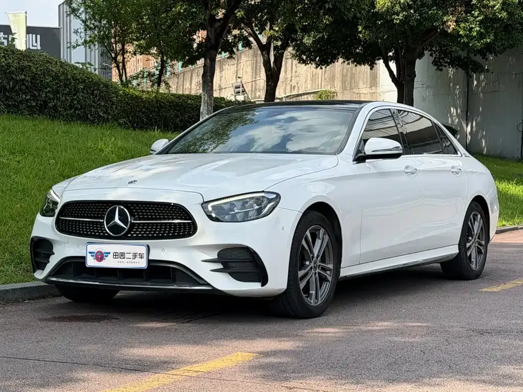 Mercedes-Benz E-Class — фото 1