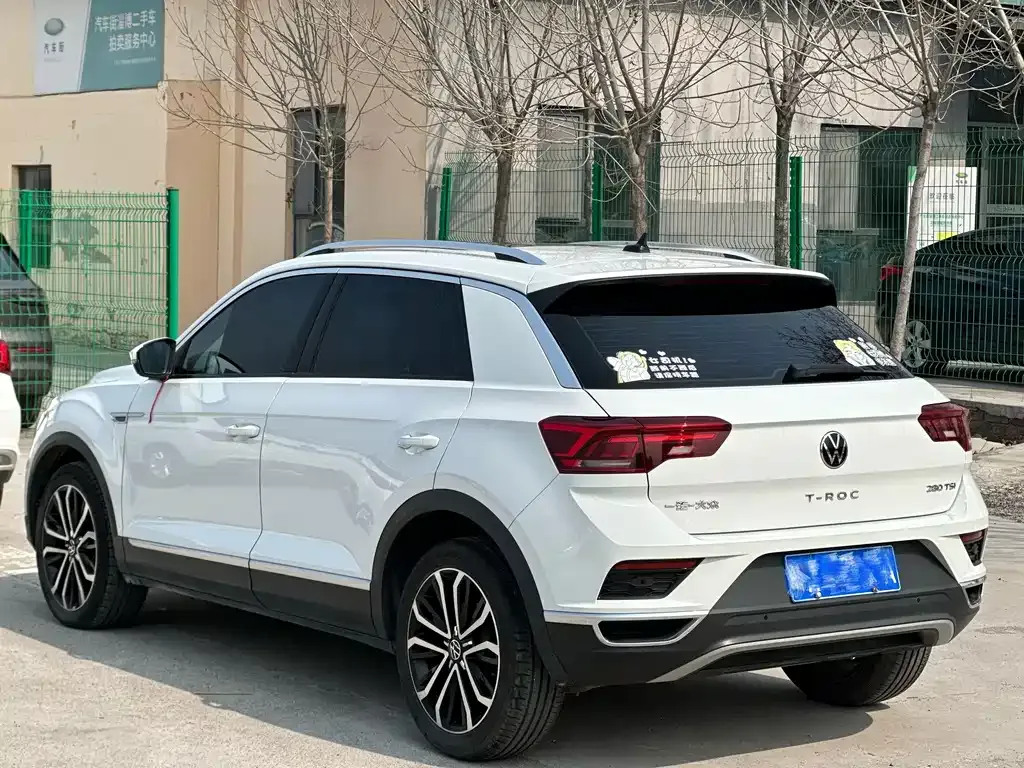 Volkswagen T-Roc — фото 7