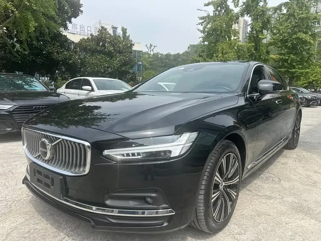 Volvo S90 — фото 1