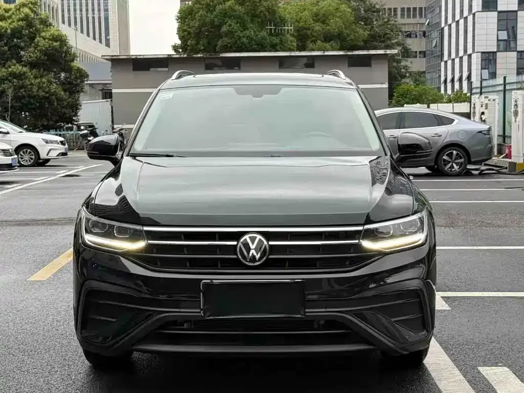 Volkswagen Tiguan L — фото 3