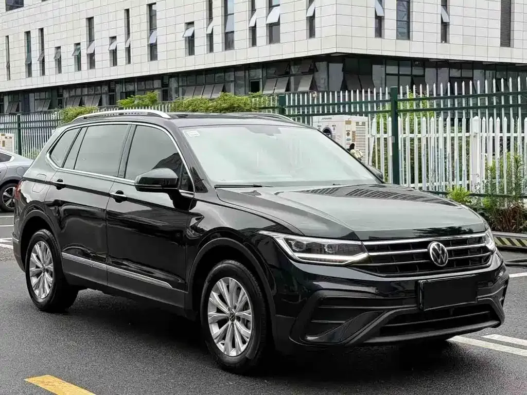 Volkswagen Tiguan L — фото 8