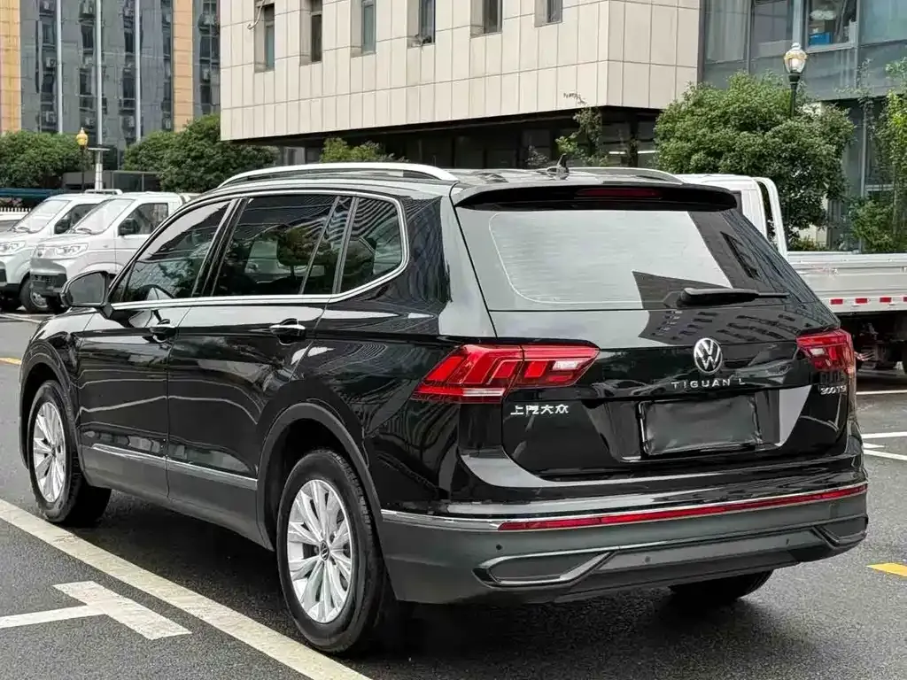 Volkswagen Tiguan L — фото 7