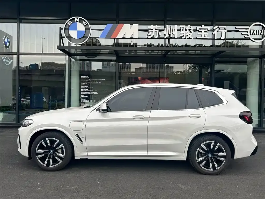 BMW iX3 — фото 10