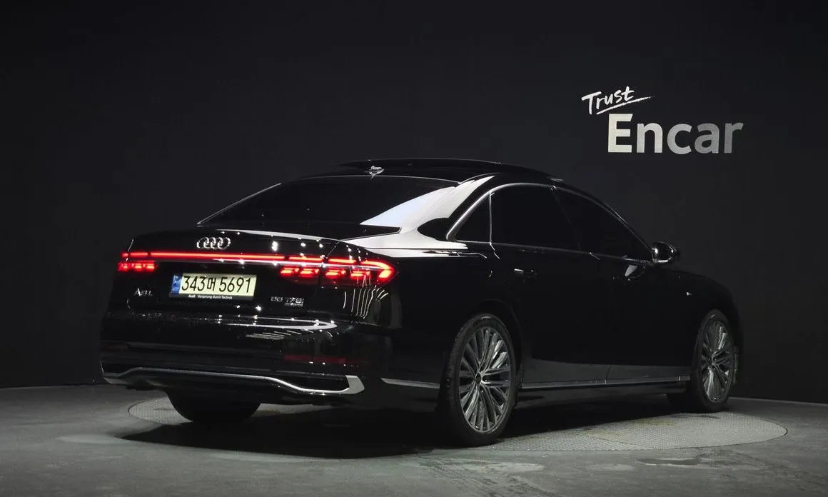 Audi A8 — фото 2
