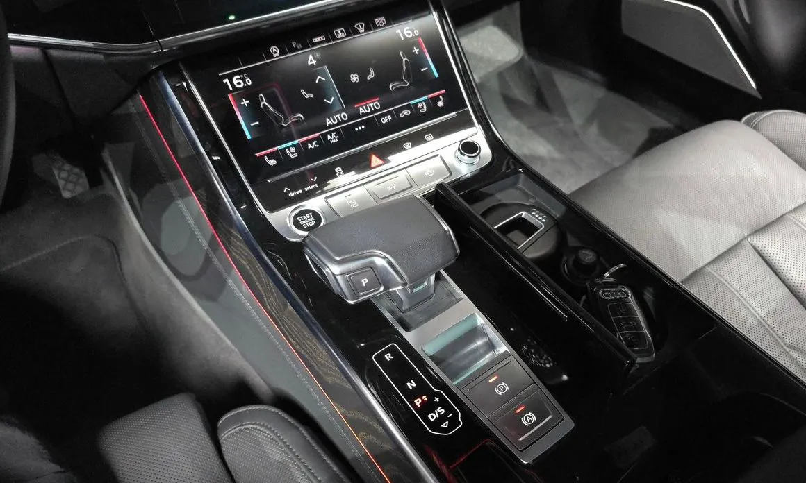 Audi A8 — фото 8