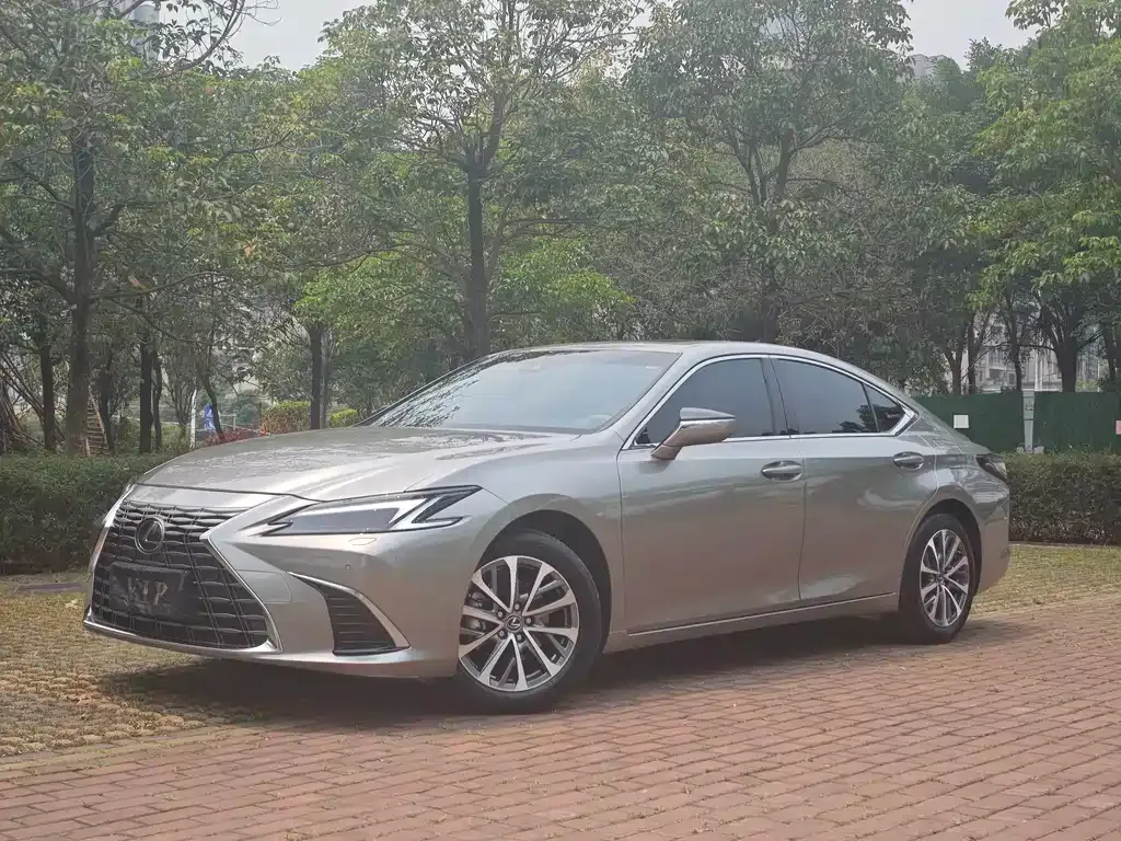 Lexus ES — фото 1