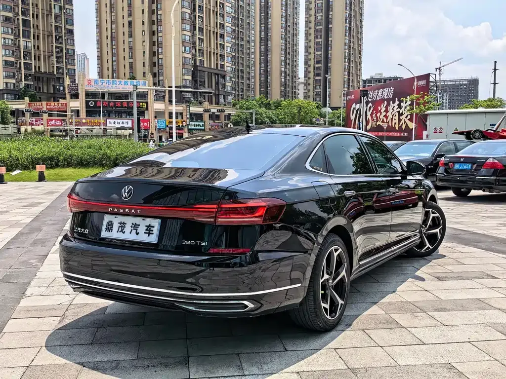 Volkswagen Passat — фото 10