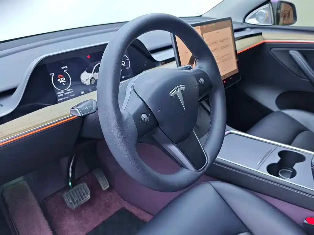 Tesla Model Y — фото 7