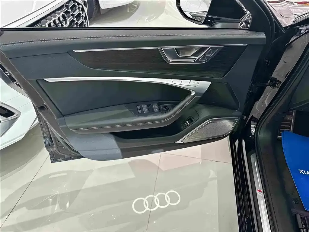 Audi A6L — фото 2