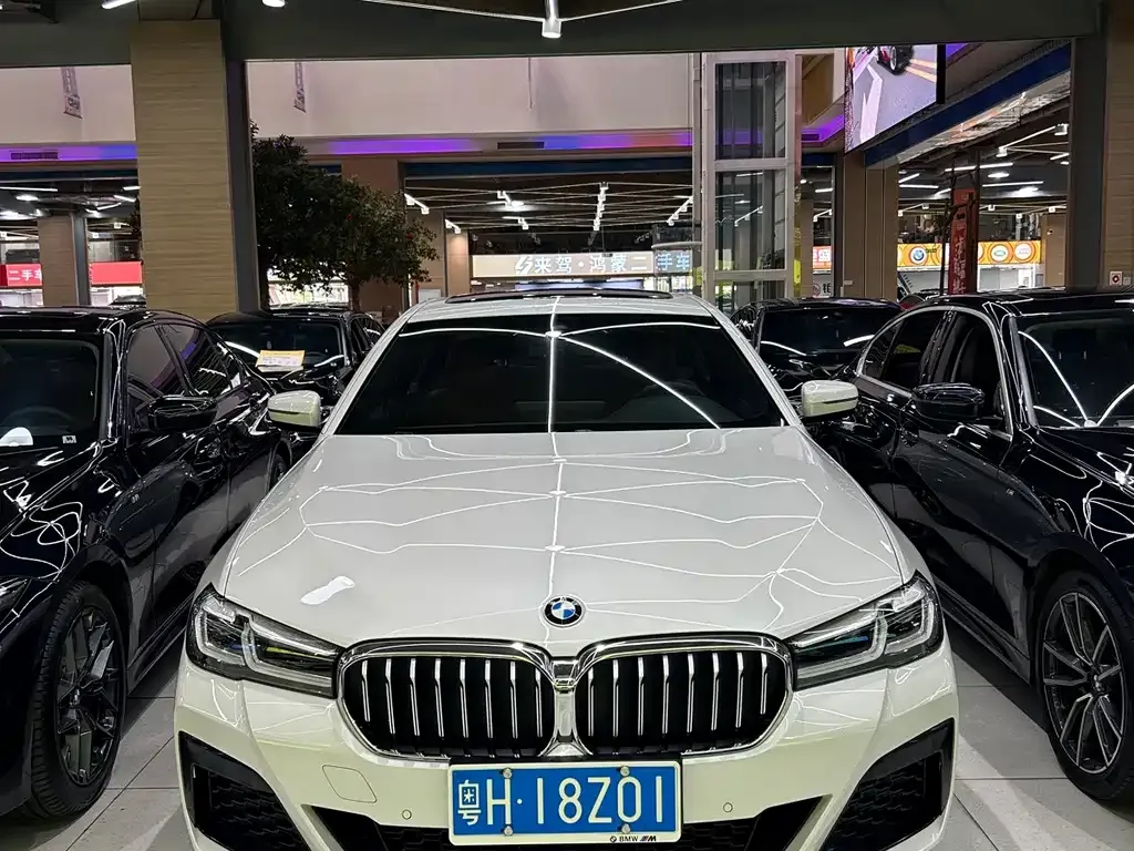 BMW 5 Series — фото 1