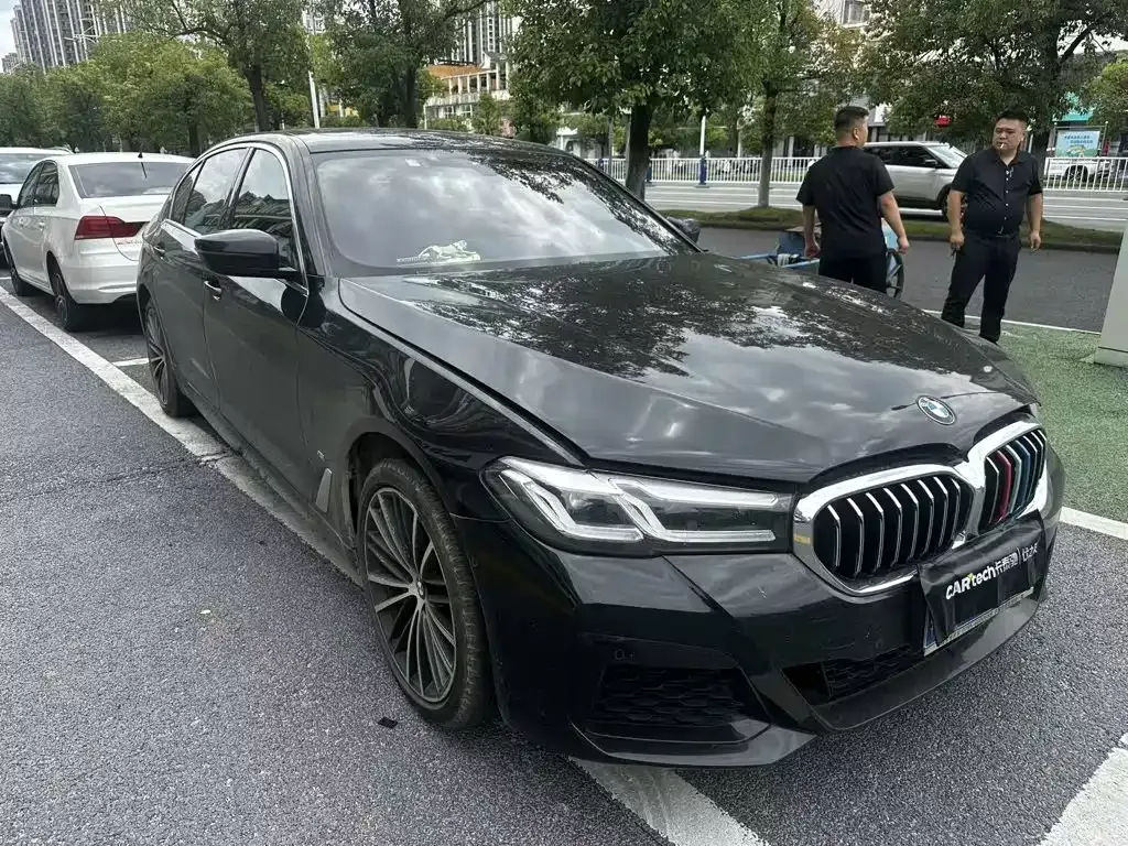 BMW 5 Series — фото 1