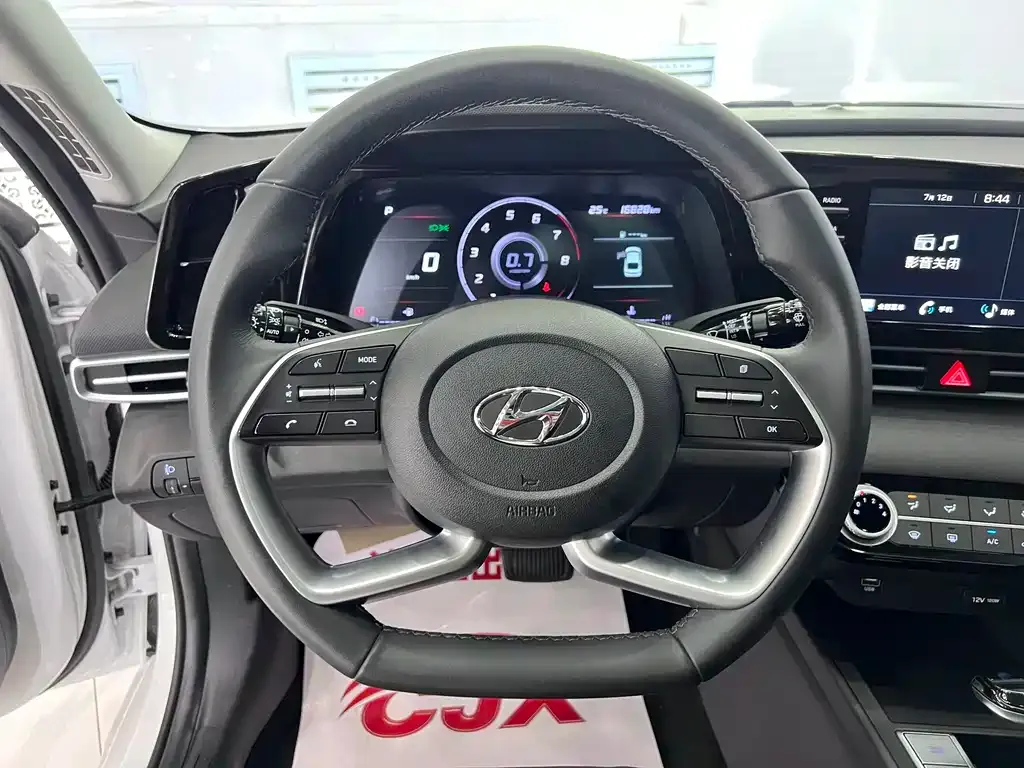 Hyundai Elantra — фото 9