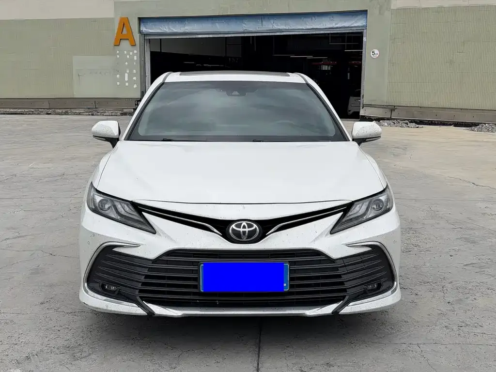 Toyota Camry — фото 3