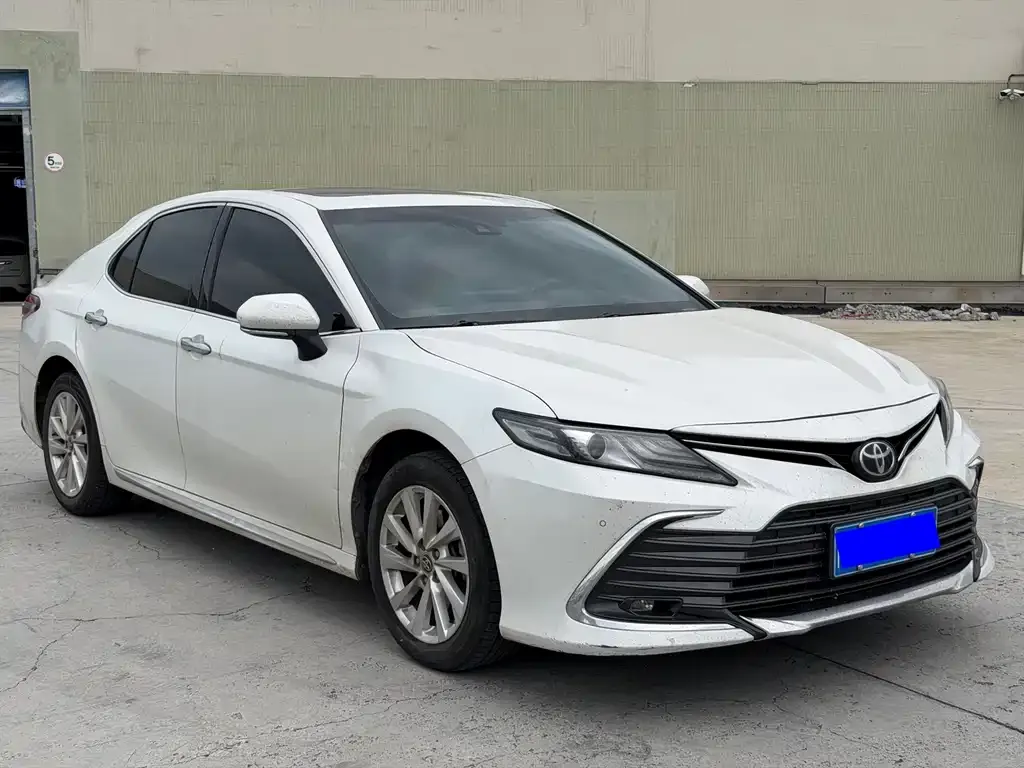 Toyota Camry — фото 2