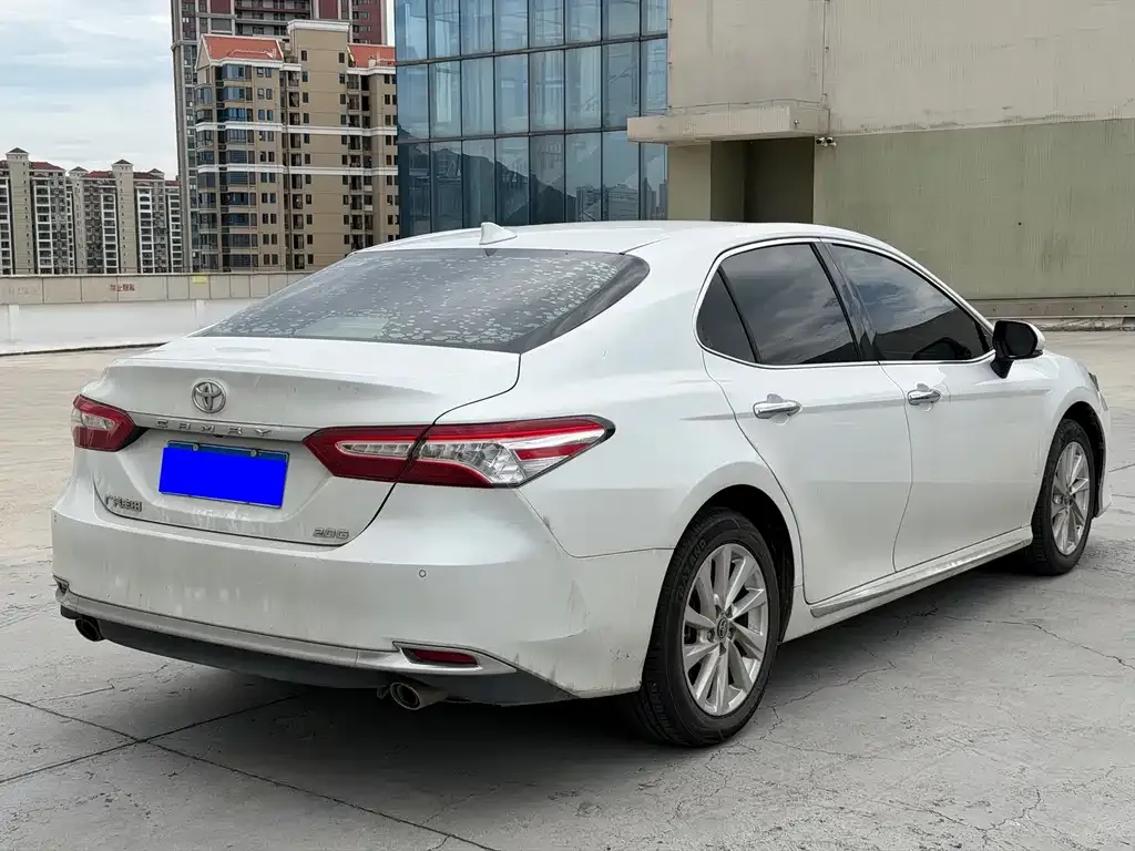 Toyota Camry — фото 5