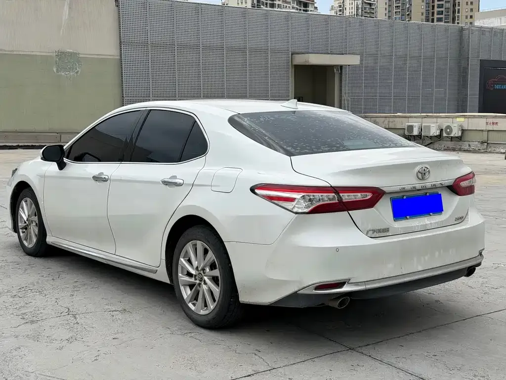 Toyota Camry — фото 6