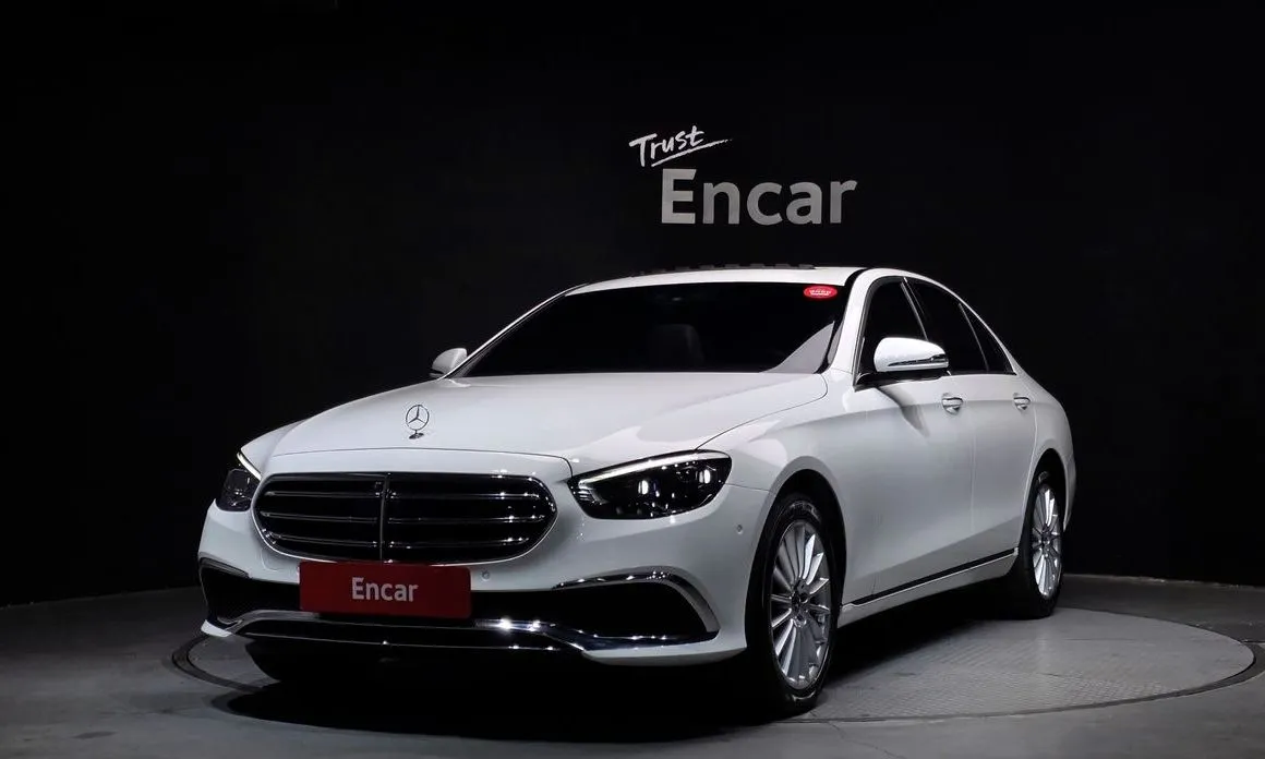 Mercedes-Benz E-Class — фото 1