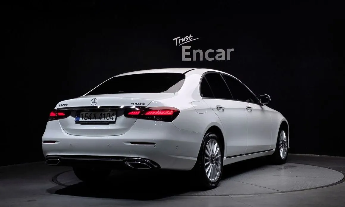 Mercedes-Benz E-Class — фото 4