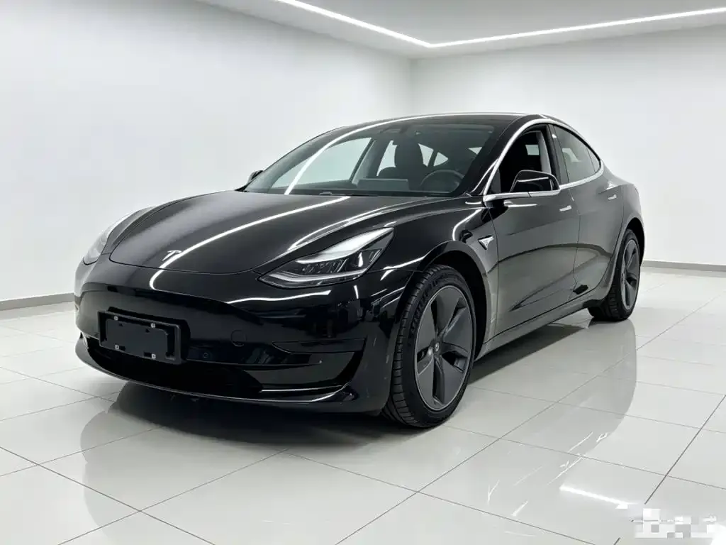 Tesla Model 3 — фото 1