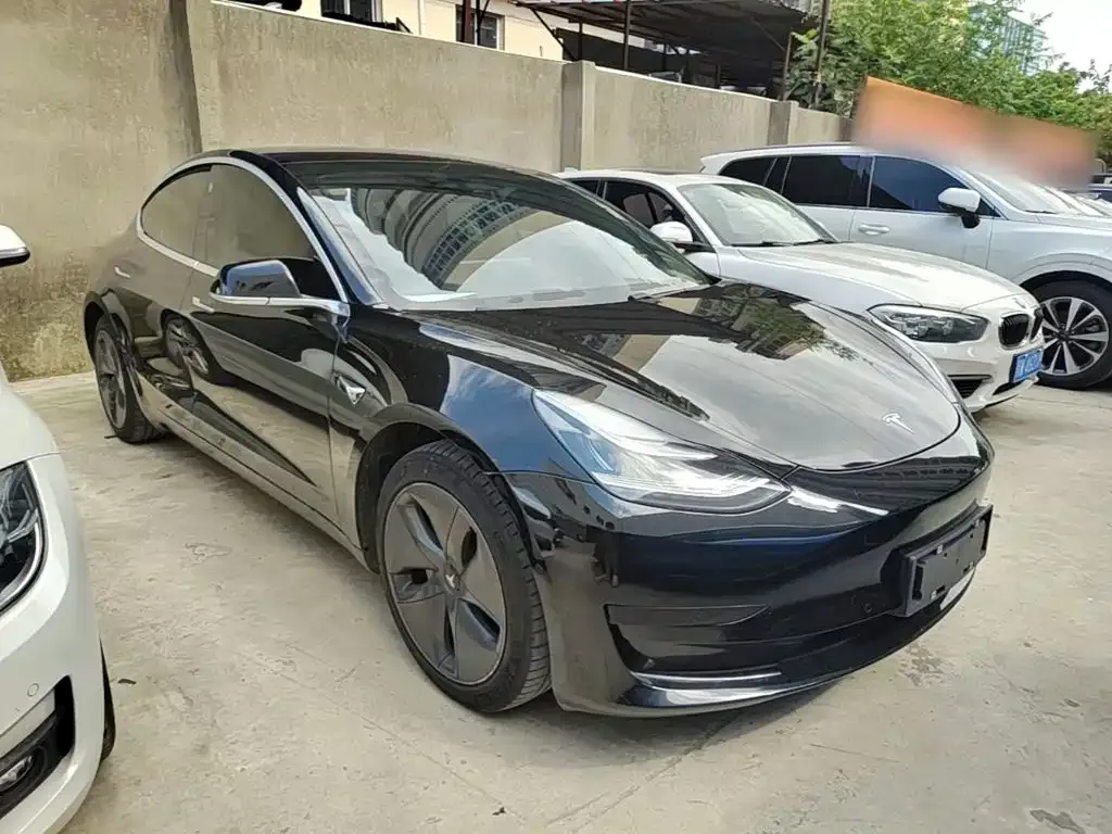 Tesla Model 3 — фото 4