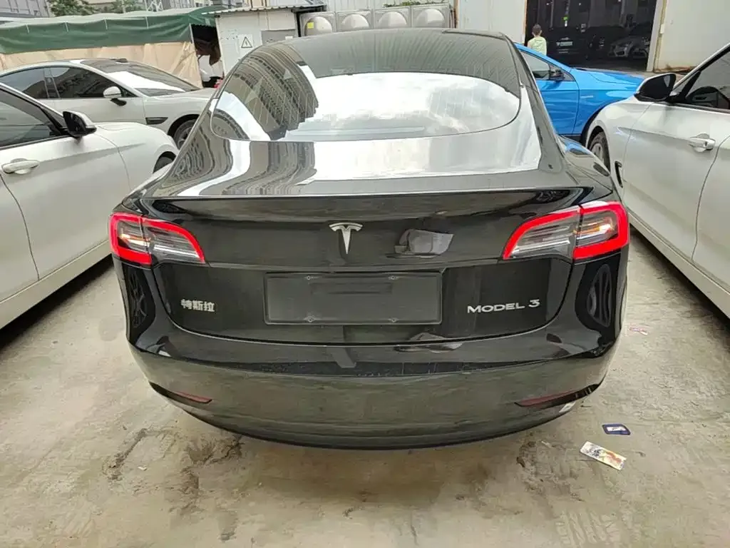 Tesla Model 3 — фото 8