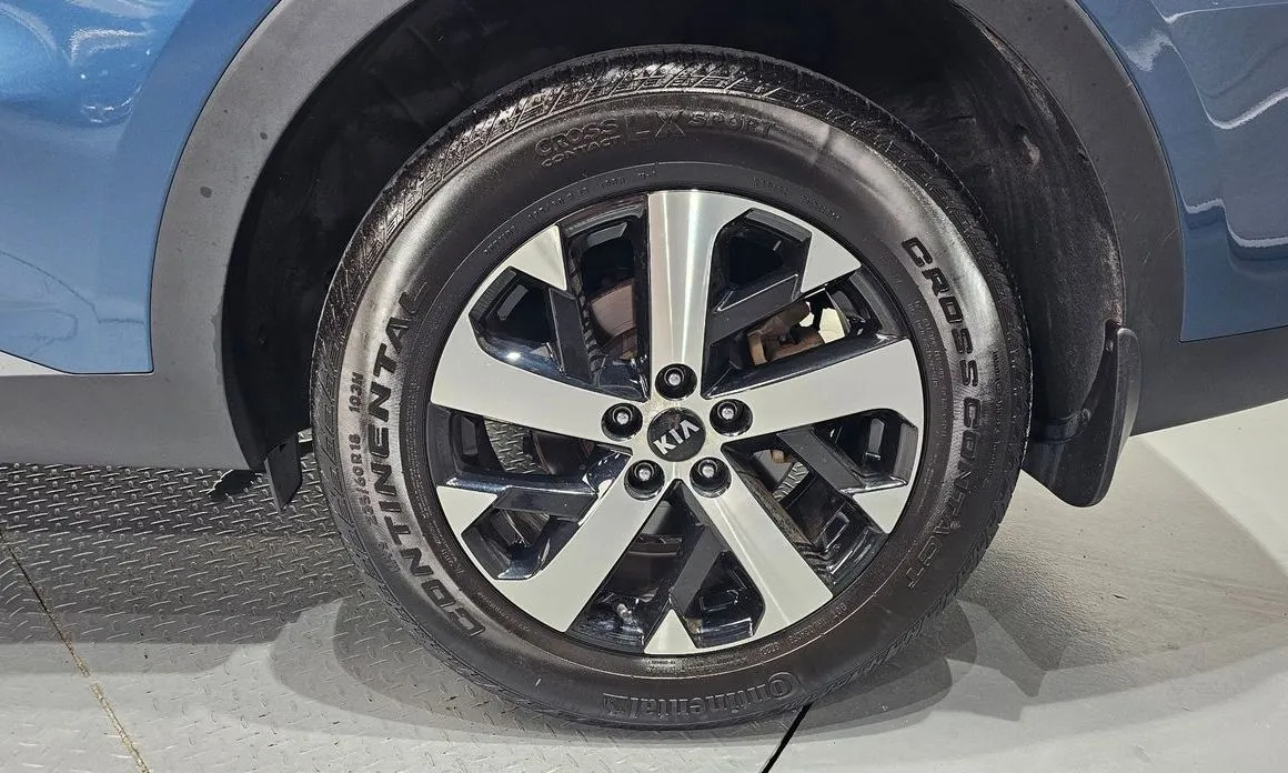 Kia Sorento — фото 10