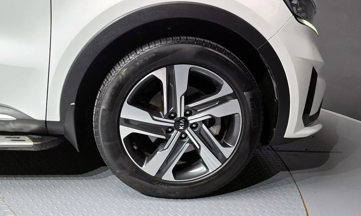 Kia Sorento — фото 6