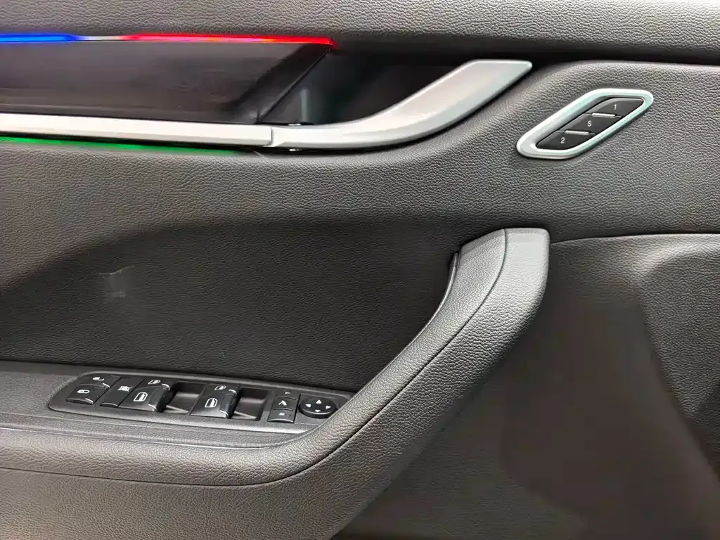 Maserati Levante — фото 10