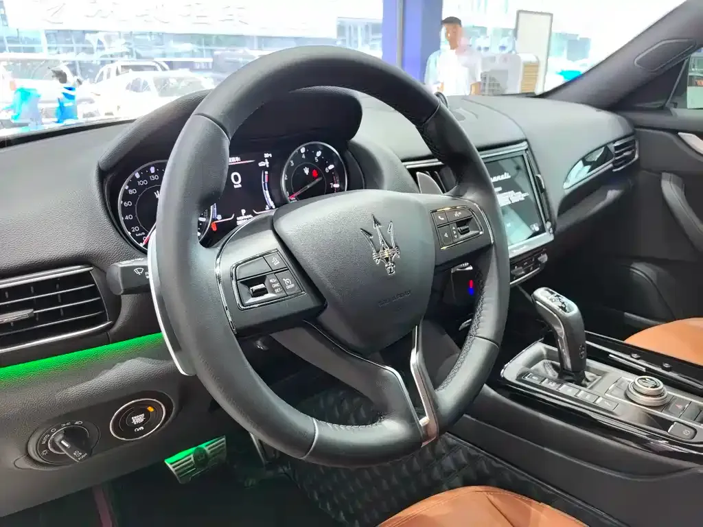 Maserati Levante — фото 4