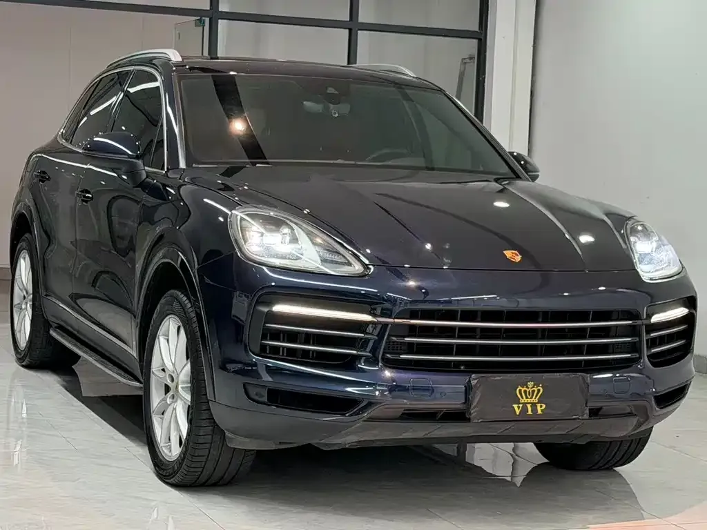 Porsche Cayenne — фото 1