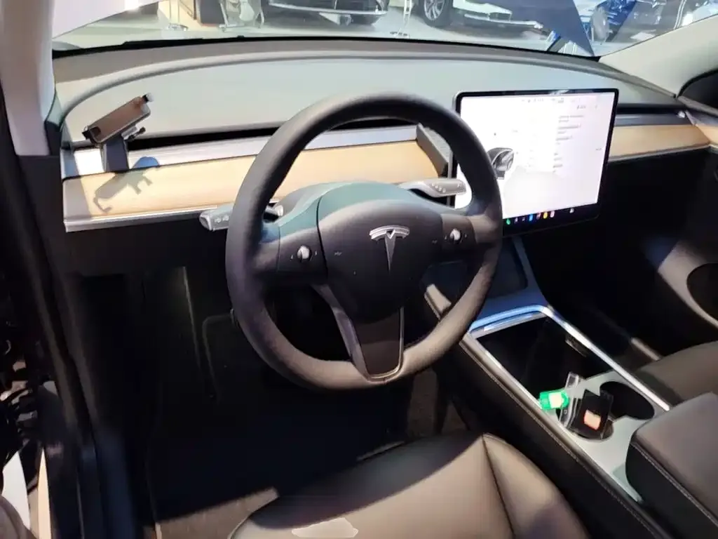 Tesla Model Y — фото 2