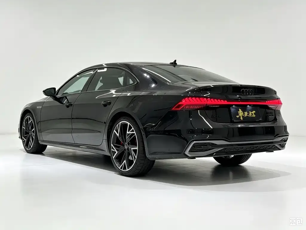 Audi A7L — фото 2