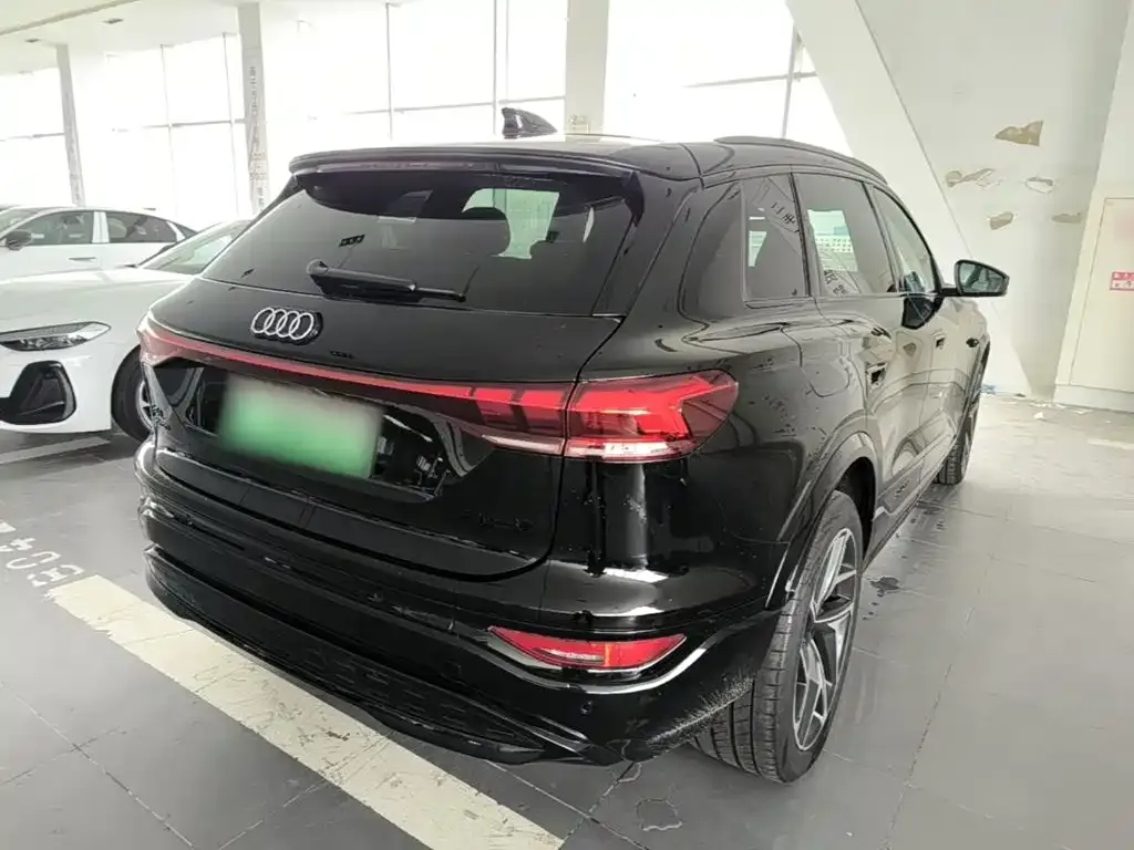 Audi Q6L e-tron — фото 6