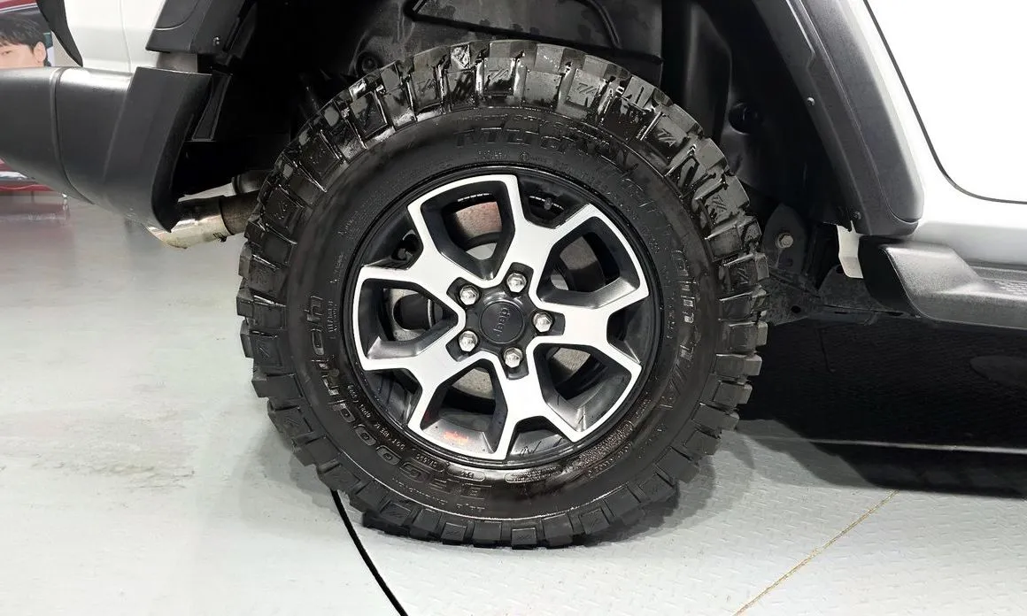 Jeep Wrangler — фото 6