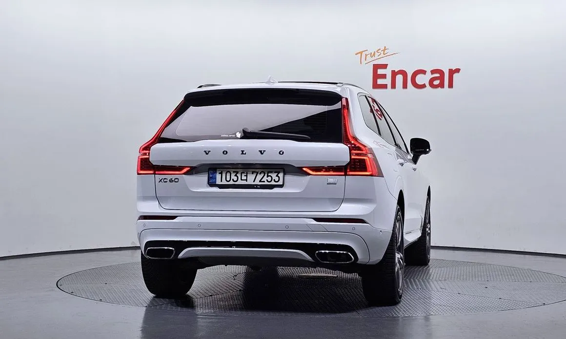 Volvo XC60 — фото 2