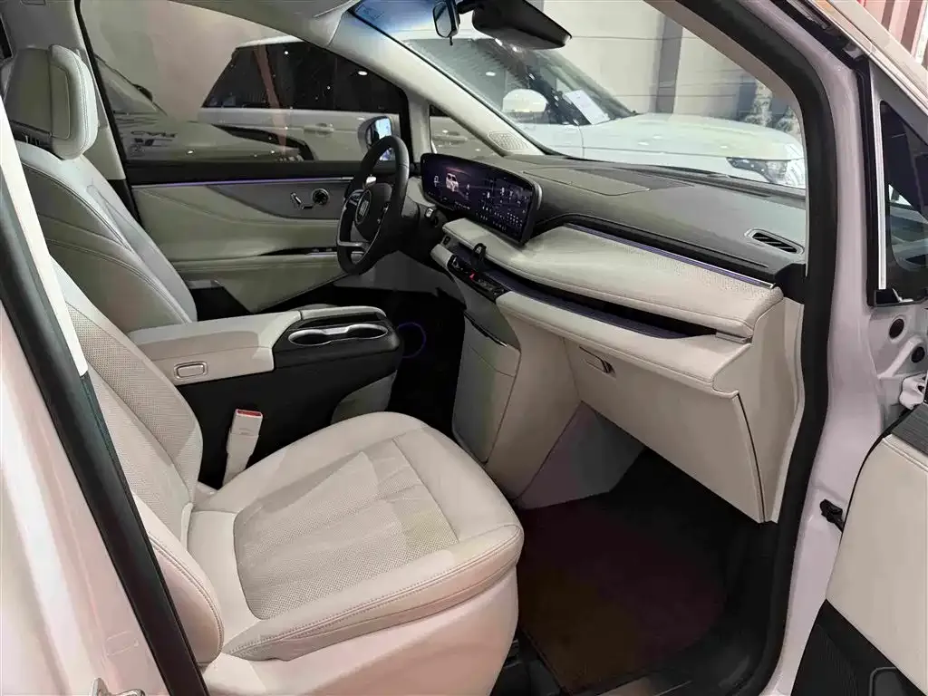 Buick GL8 Hybrid — фото 6
