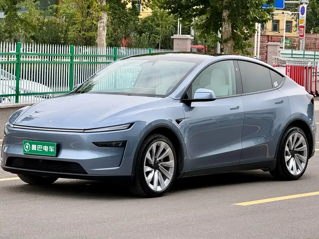 Tesla Model Y — фото 1