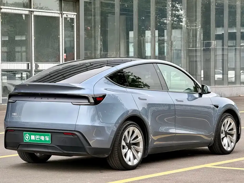 Tesla Model Y — фото 3
