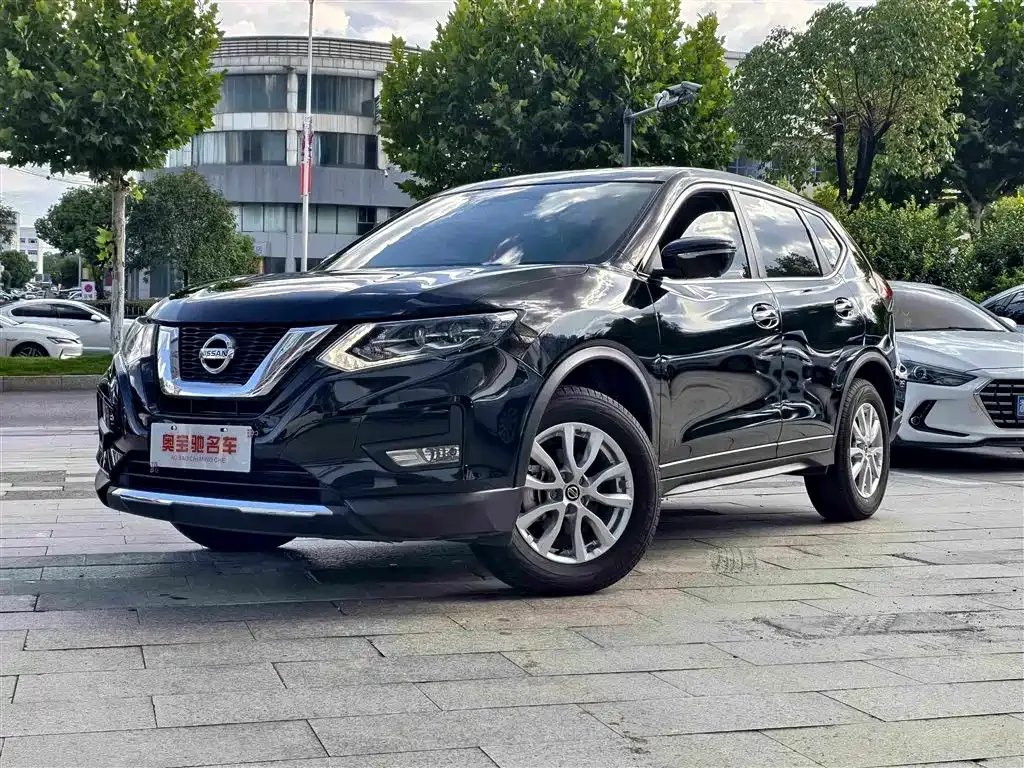 Nissan X-Trail — фото 1