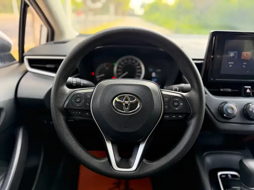 Toyota Corolla — фото 10