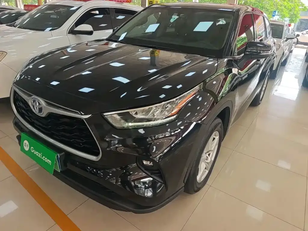 Toyota Highlander — фото 1
