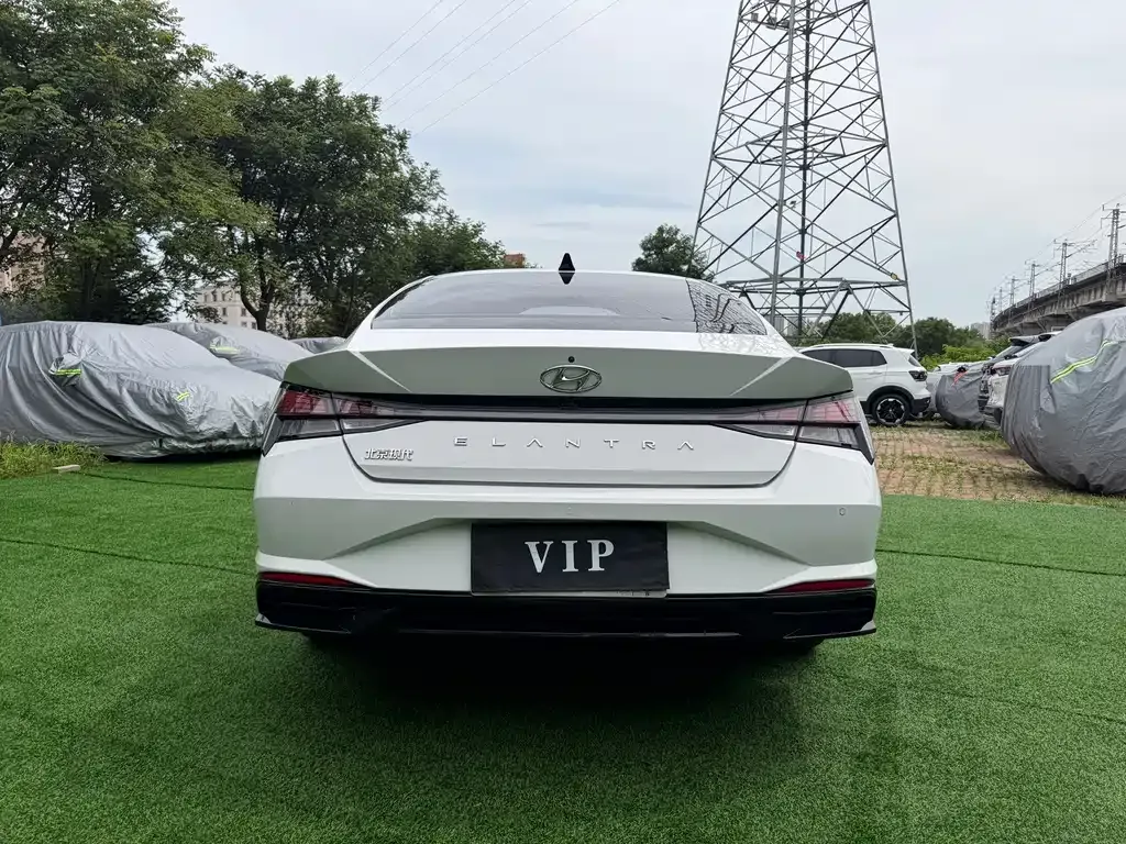 Hyundai Elantra — фото 10