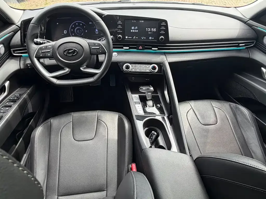 Hyundai Elantra — фото 3